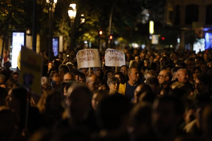 Miles de personas vinculadas al sector educativo se manifestaban este sábado contra la gestión del presidente de la Generalitat, Carlos Mazón.