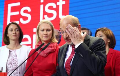 Martin Schulz, lider del Partido Social Demócrata (PSD), tras conocerse los primeros sondeos, en la sede del partido, en Berlín (Alemania).