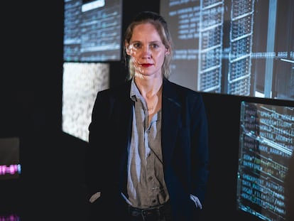 Nanna Bonde Thylstrup, profesora de temas vinculados a la política y la ética de las sociedades digitales en la Universidad de Copenhague, en una imagen sacada dentro de la muestra "IA: Inteligencia Artificial" del CCCB (Barcelona).