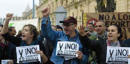 Protesta esta mañana frente al Parlamento.