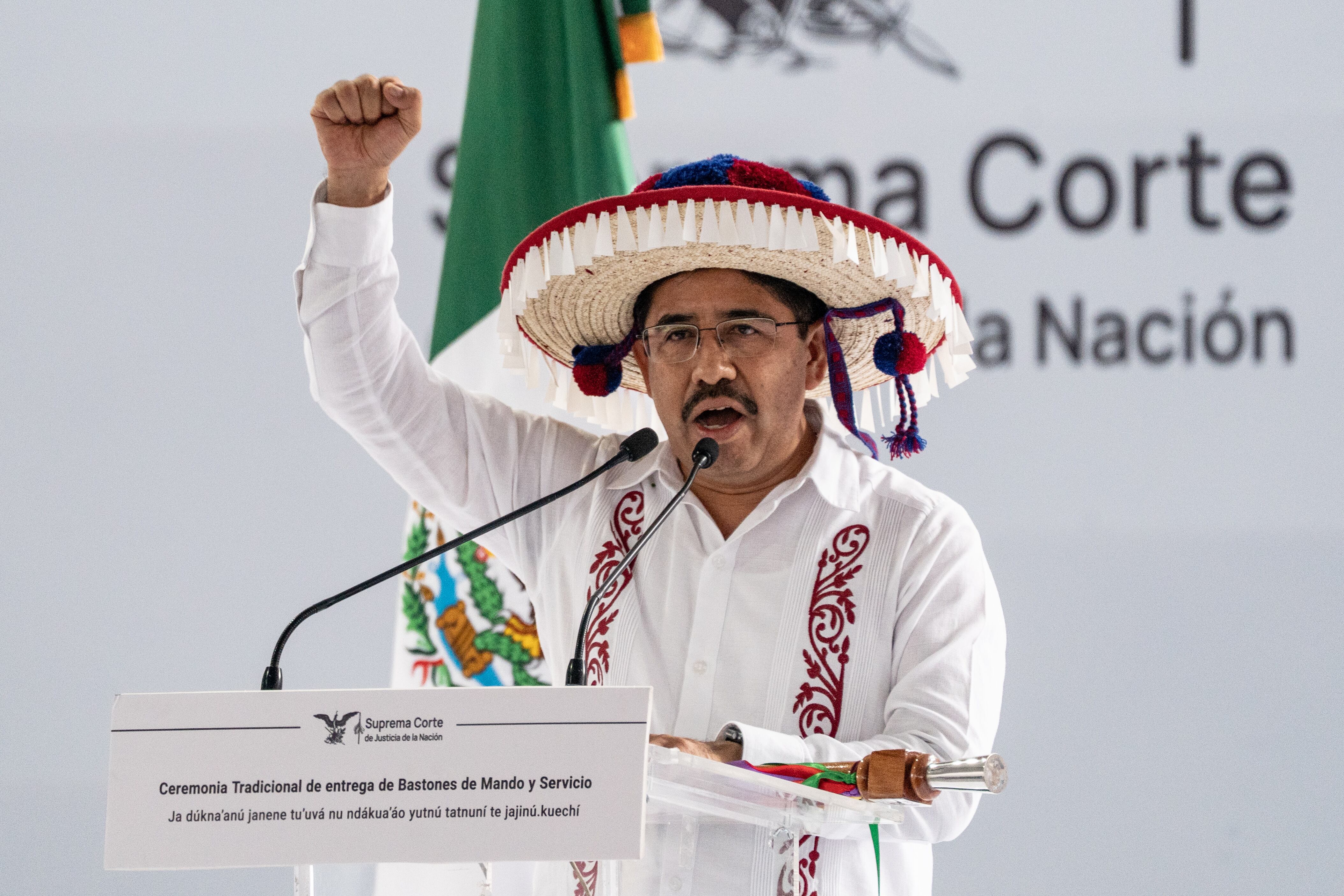 Hugo Aguilar Ortíz en la entrega de bastón de mando en Ciudad de México, el 1 de septiembre.