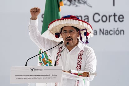Hugo Aguilar Ortíz en la entrega de bastón de mando en Ciudad de México, el 1 de septiembre.