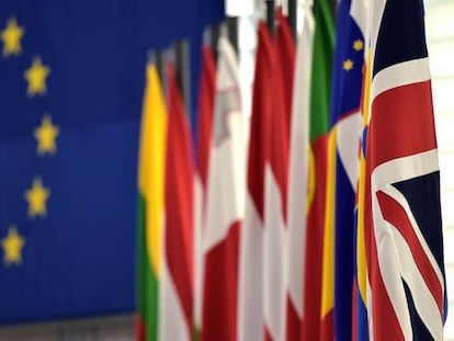 Banderas de pa&iacute;ses europeos en la sede de Parlamento de la Uni&oacute;n.
 