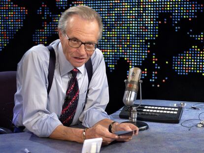 Larry King, en su plató en los estudios de CNN en noviembre de 2003.