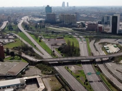 Una autopista italiana vacía, a vista de dron
