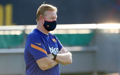 Koeman, en un entrenamiento del Barcelona.