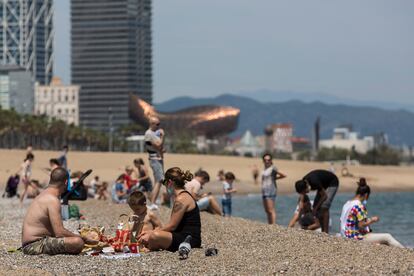 Los chiringuitos de las playas de Barcelona acuerdan con Colau abrir a partir de este lunes