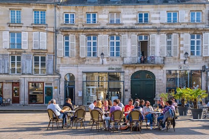 Terraza del café Le Petit Alphonse, en la plaza Alphonse Lepetit.