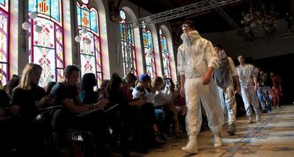 Desfile de Visory Fashionart en la Semana de la Moda de Valencia.