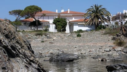 El piso de Cadaqu&eacute;s &mdash;en la parte superior de la casa de la derecha&mdash; fue comprado en 2010.