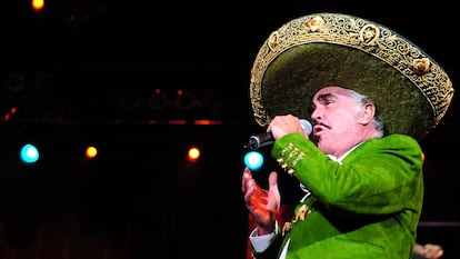 Vicente Fernández, durante un concierto en Miami en 2010.