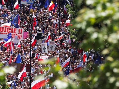La marcha de la oposición en Varsovia este domingo.