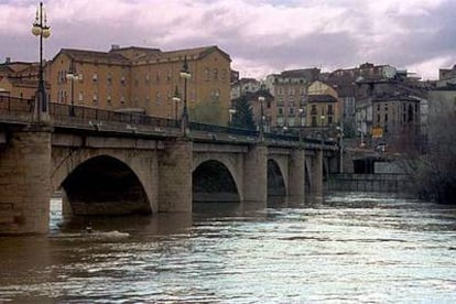 El río Ebro a su paso por Logroño.