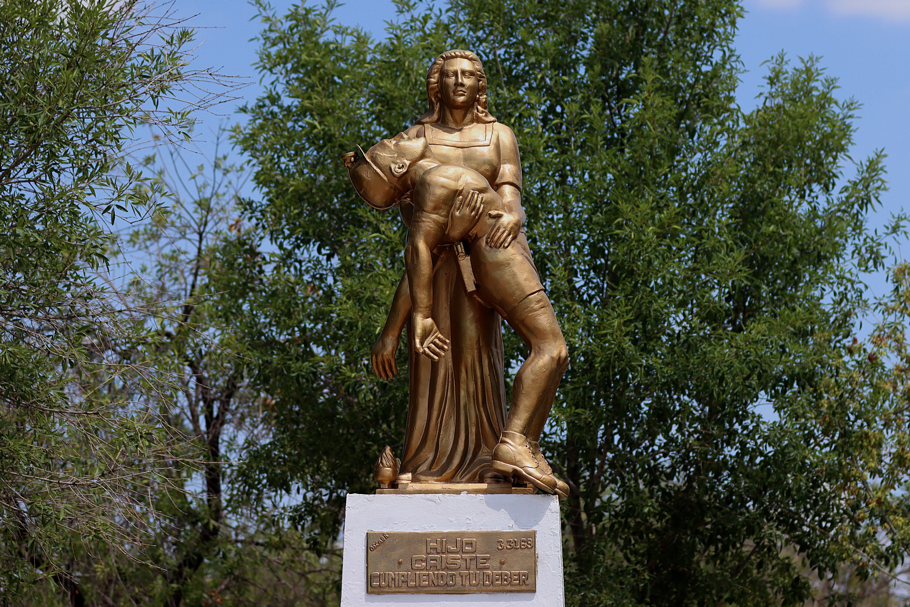 Estatua en homenaje a los 153 mineros muertos en una explosión de gas en las minas de Guadalupe en Barroterán en 1969.
