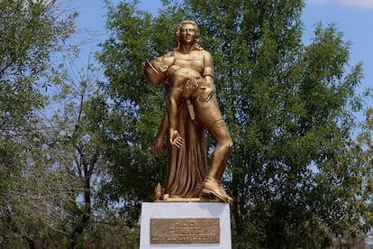 Estatua en homenaje a los 153 mineros muertos en una explosión de gas en las minas de Guadalupe en Barroterán en 1969.