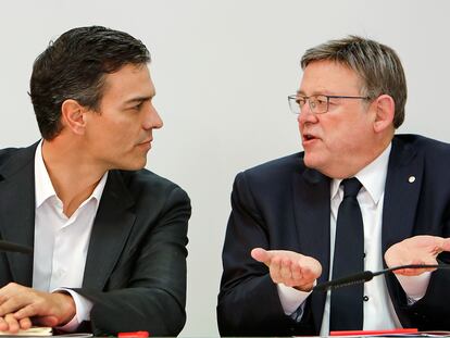 El presidente del Gobierno, Pedro Sánchez, y el de la Comunidad Valenciana, Ximo Puig, el pasado septiembre durante una reunión entre la dirección del PSOE y la de los socialistas valencianos.