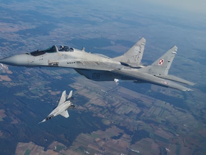 Dos cazas MiG-29 durante un ejercicio de la OTAN cerca de su base en Lask (Polonia), en octubre pasado.