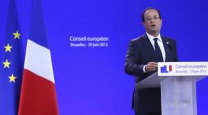 El presidente francés, François Hollande, durante la rueda de prensa al término de la cumbre de jefes de Estado y Gobierno comunitarios, en Bruselas hoy.