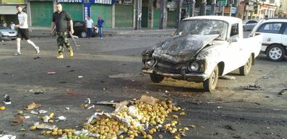 Daños provocados por un ataque con bomba en Sueida, al sur de Siria.