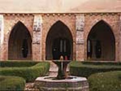 Arcos ojivales en el Monasterio de Piedra, en el claustro que da acceso a las habitaciones del hotel.