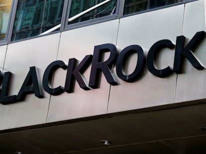 Logo de BlackRock en sus oficinas de Nueva York.