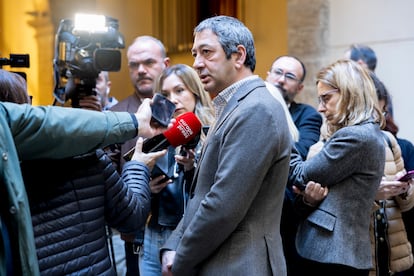 Vicente Barrera, durante su comparecencia ante los medios de comunicación, este martes, en la sede de la vicepresidencia de la Generalitat valenciana.