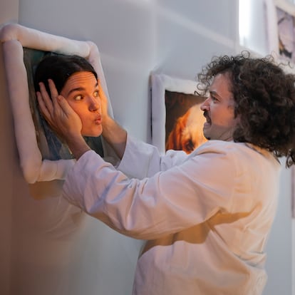 Escena de la obra 'Hysteria', Teatro de la Abadía. Fotografía: VANESSA RÁBADE (TEATRO ABADÍA)