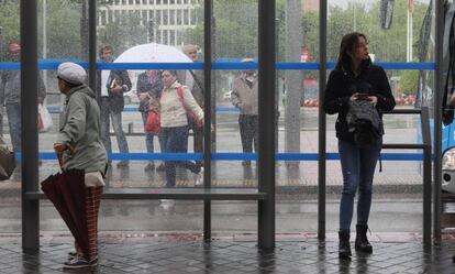 La lluvia cae sobre Madrid.