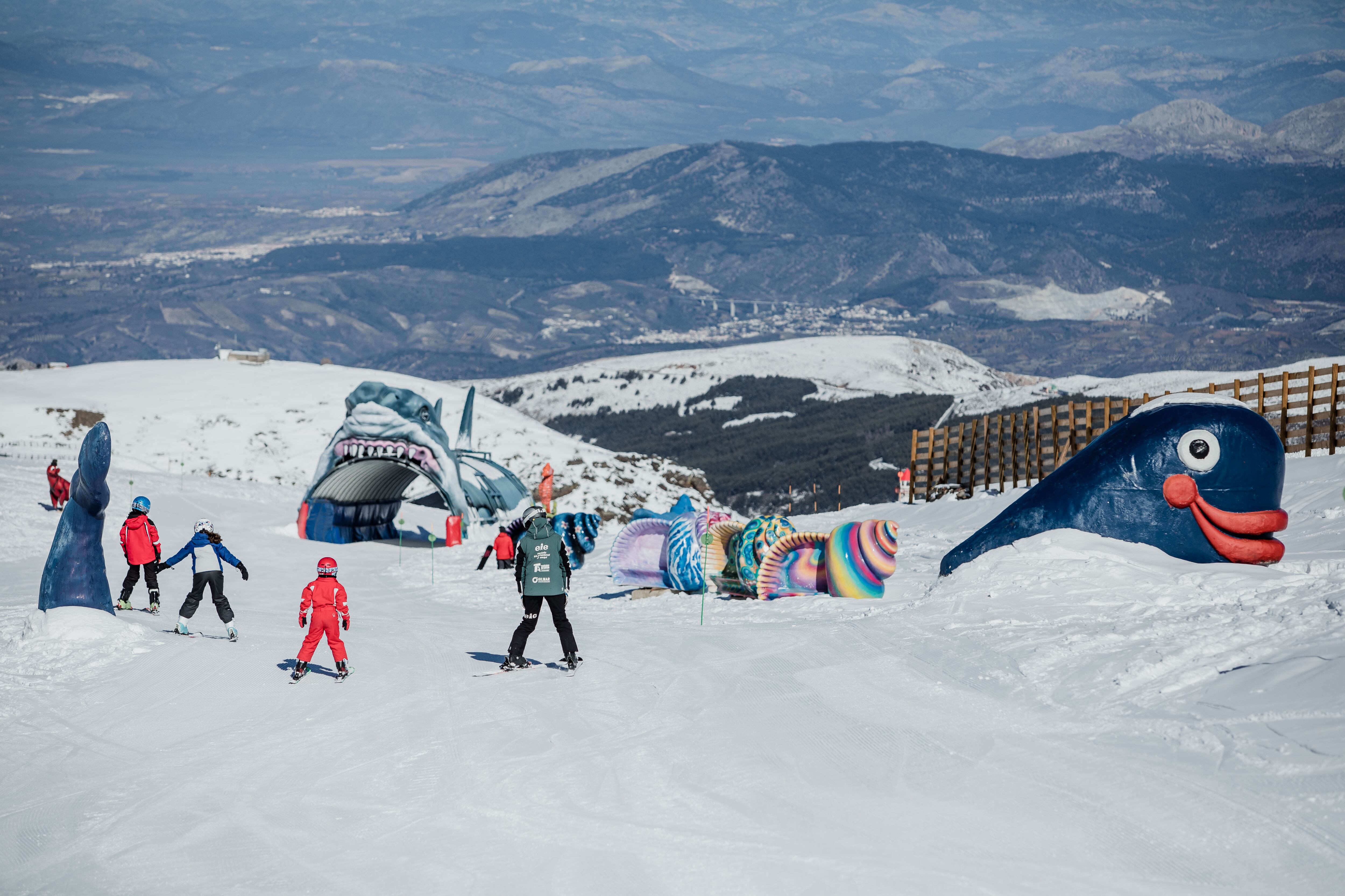 Zona infantil de la estación de Sierra Nevada, en la provincia de Granada.  