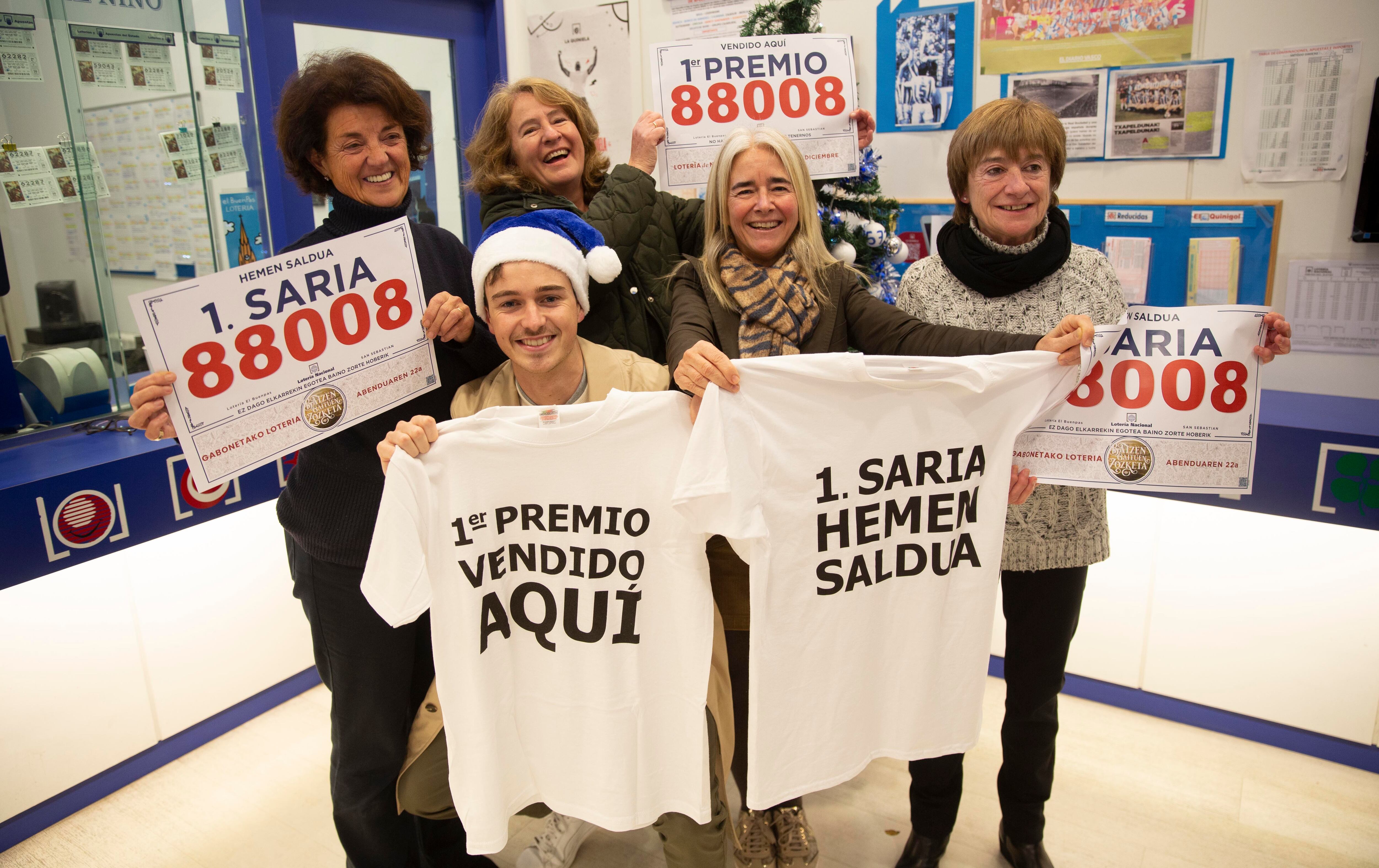 Administración de loteria en San Sebastian, en la calle Alfonso VII, donde se han vendido dos décimos del primer premio, el décimo 88008. 