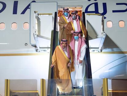El rey Salmán de Arabia Saudí, a su llegada a la ciudad de Neom el 12 de agosto de 2020.