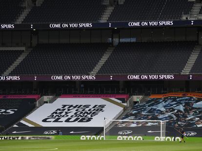 El Tottenham Hotspur Stadium, vacío antes de un partido de liga debido a la pandemia.