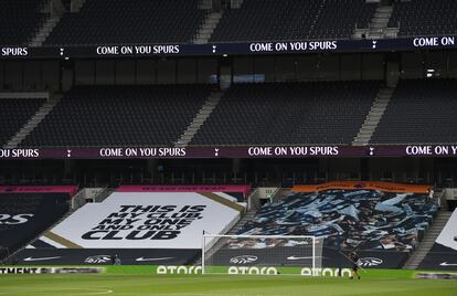 El Tottenham Hotspur Stadium, vacío antes de un partido de liga debido a la pandemia.