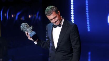 Antonio Banderas recibe el Goya de Honor.