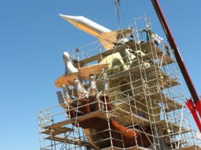 Estatua de Carlos Fabra en el aeropuerto de Castellón.