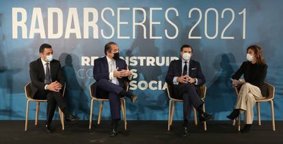 Sergi Biosca (NTT Data), Gabriel Escarrer (Meliá Hotels International), António Calçada (Fundación Repsol) y Ana Sainz (Fundación Seres), durante uno de los paneles desarrollados en RadarSeres 2021.