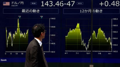 Un panel con la cotización del dólar frente al yen en Tokio, en una imagen de este mes.