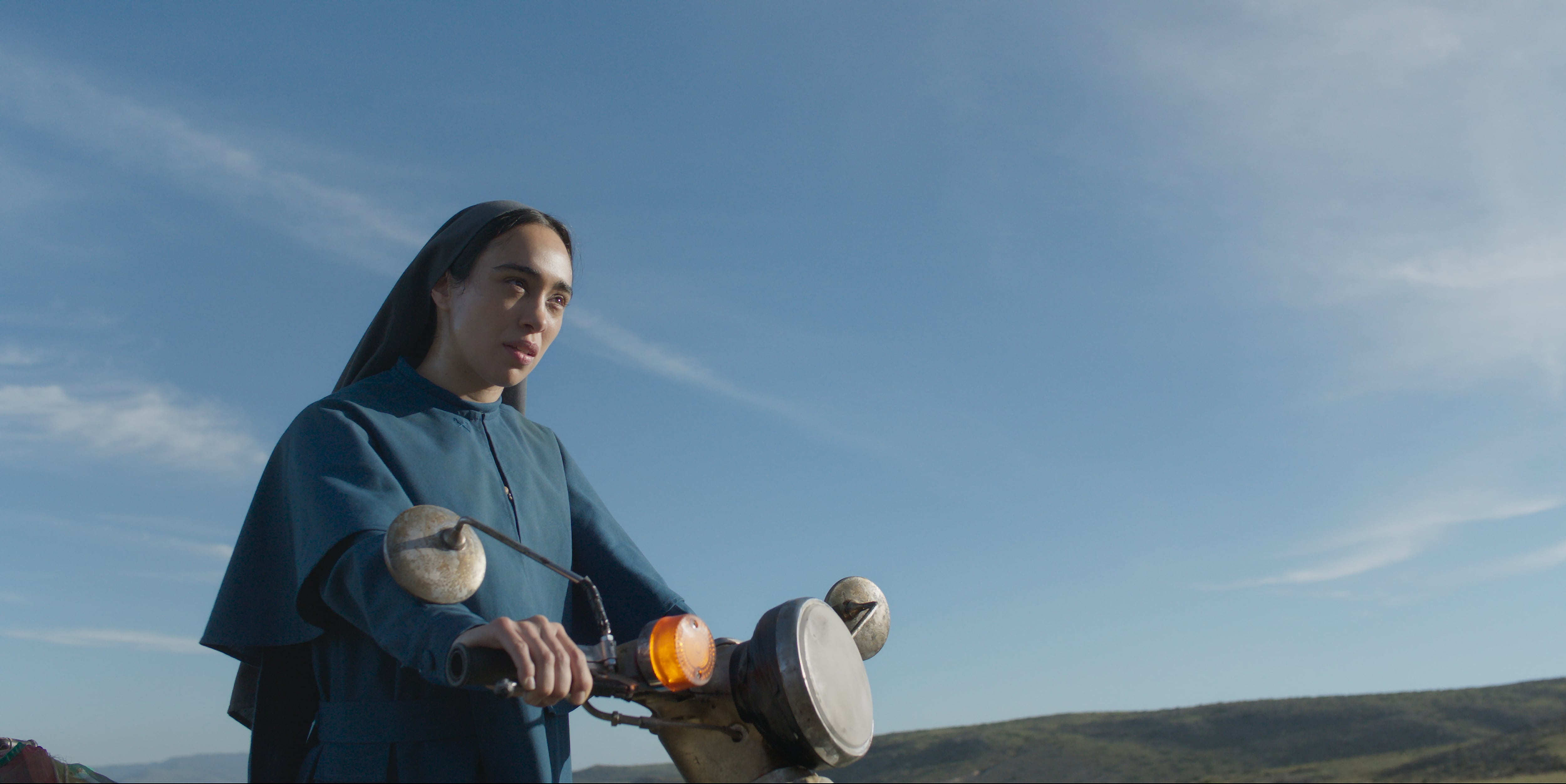 ‘Oca’, una ‘road movie’ surrealista que cuestiona la fe a través de los ojos de una monja escapista
