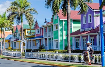 Casas de colores en Santa Bárbara de Samaná.