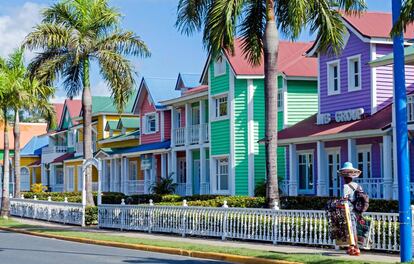 Casas de colores en Santa Bárbara de Samaná.