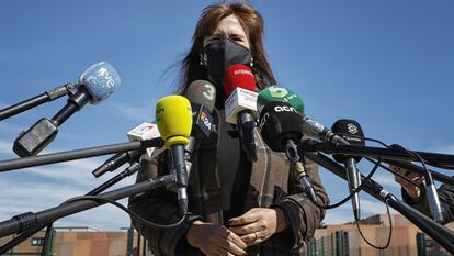 La presidenta del Parlament, Laura Borràs tras visitar a los líderes independentistas presos en la cárcel de Lledoners (Barcelona). 