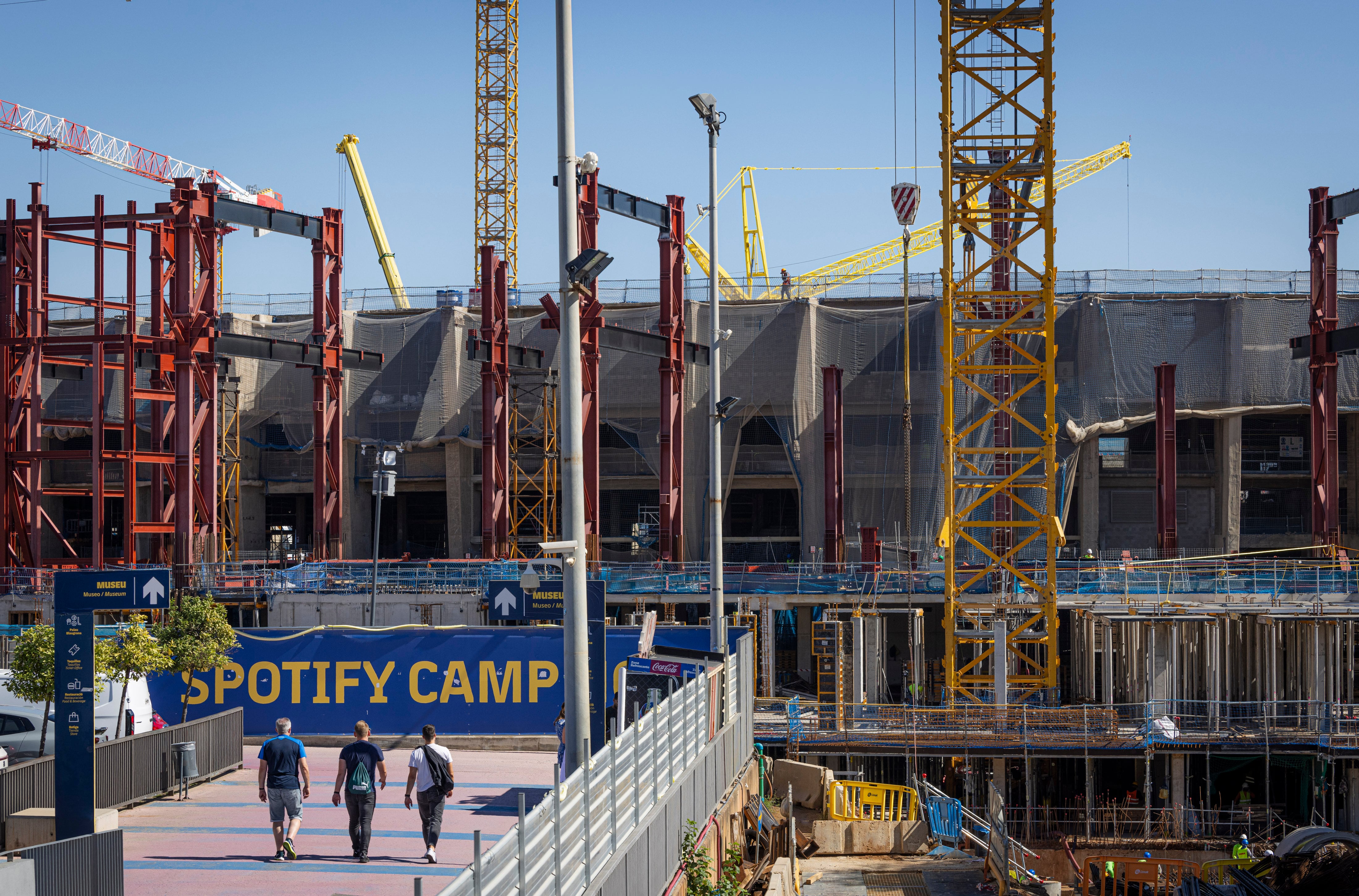 Batalla campal entre una veintena de obreros mientras trabajan en la remodelación del Camp Nou