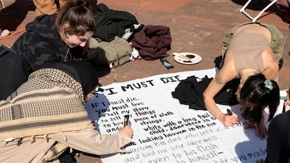 Estudiantes de la Universidad de Michigan, en una concentración contra la guerra en Gaza, en el campus de Ann Arbor, el 25 de abril.