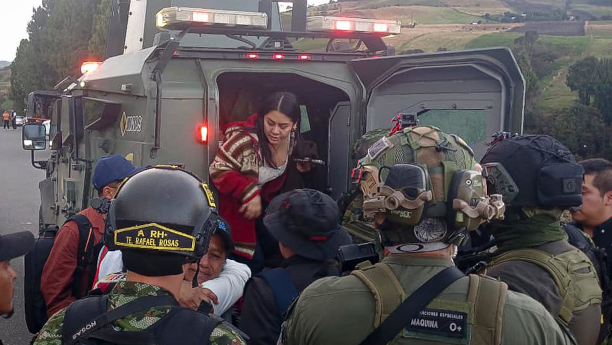 Kidnappings and conservatives who defend minimum wage rises: Unpredictability defines the campaign in Colombia