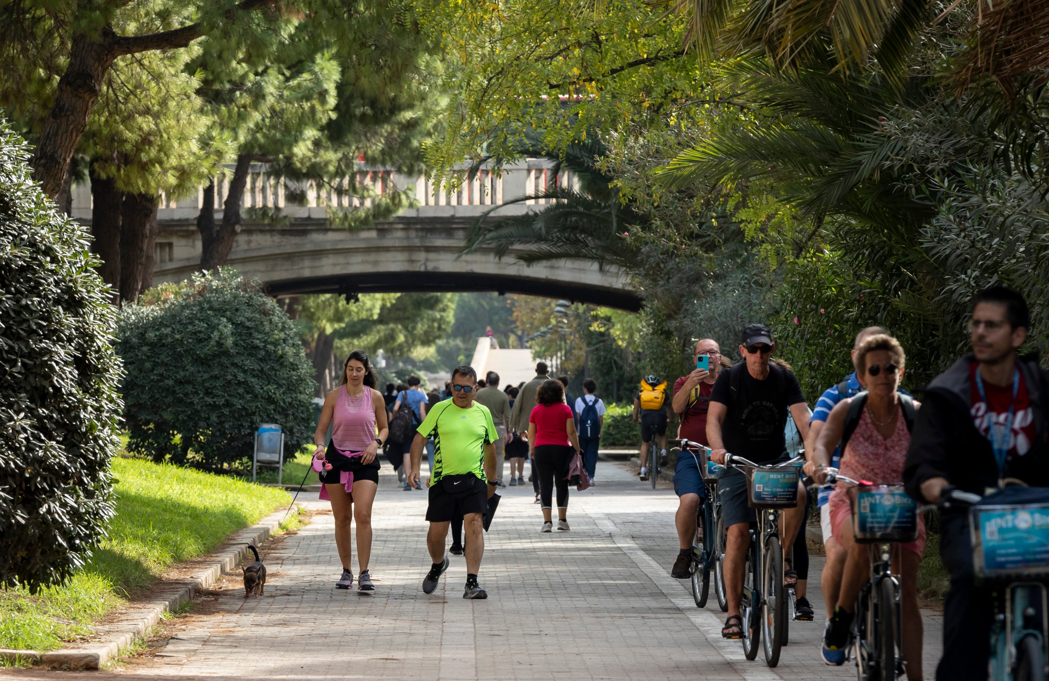 Guía para hacer deporte en verano: los trucos de los expertos para soportar el calor extremo