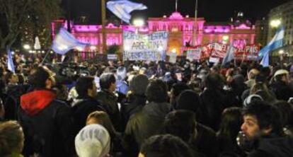 Protesta contra el Gobierno de Kirchner frente a la Casa Rosada