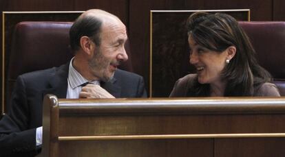 Alfredo Pérez Rubalcaba y Soraya Rodríguez, en el Congreso.