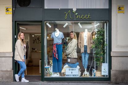 Ingrid, izquierda, y Marina, que han abierto recientemente una tienda de moda, Nineet, en la Plaza Gal.la Placídia.