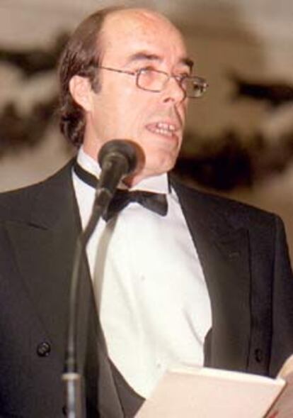 El académico Domingo Ynduráin, durante su discurso de ingreso en la Academia, en 1997.