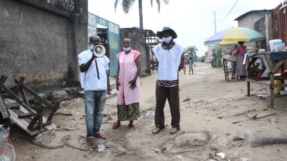 Campaña de sensibilización sanitaria en un barrio de la capital de República Democrática del Congo.